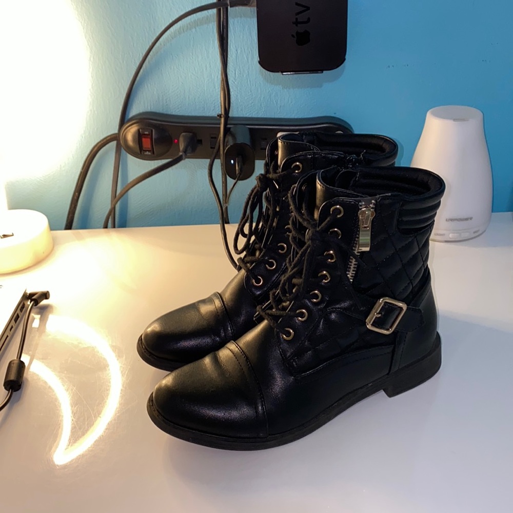 BLACK COMBAT BOOTS🪐